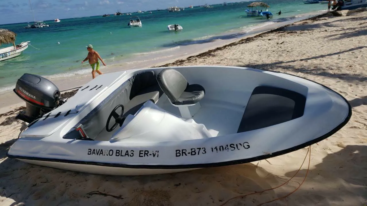 Speed Boat - Aventura acuática de alta velocidad con snorkel