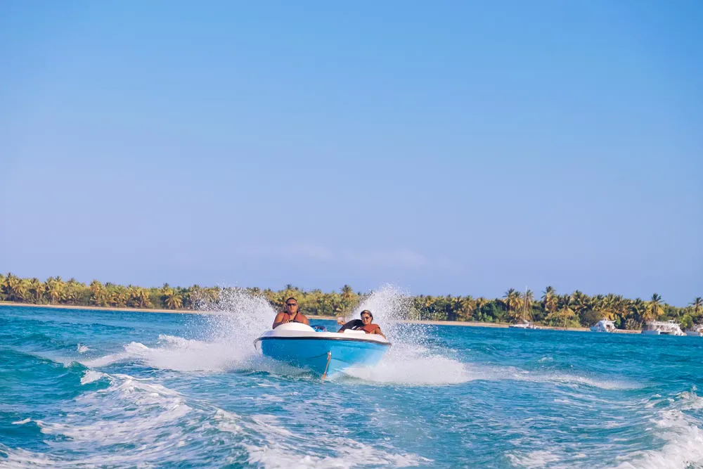Speed Boat - Aventura acuática de alta velocidad con snorkel