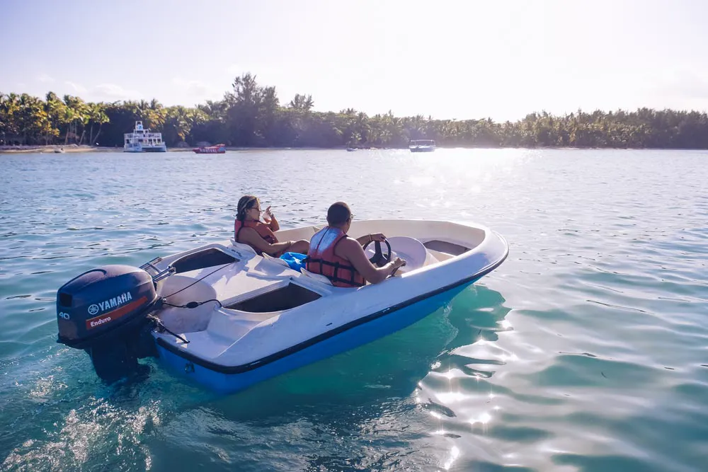 Speed Boat - Aventura acuática de alta velocidad con snorkel
