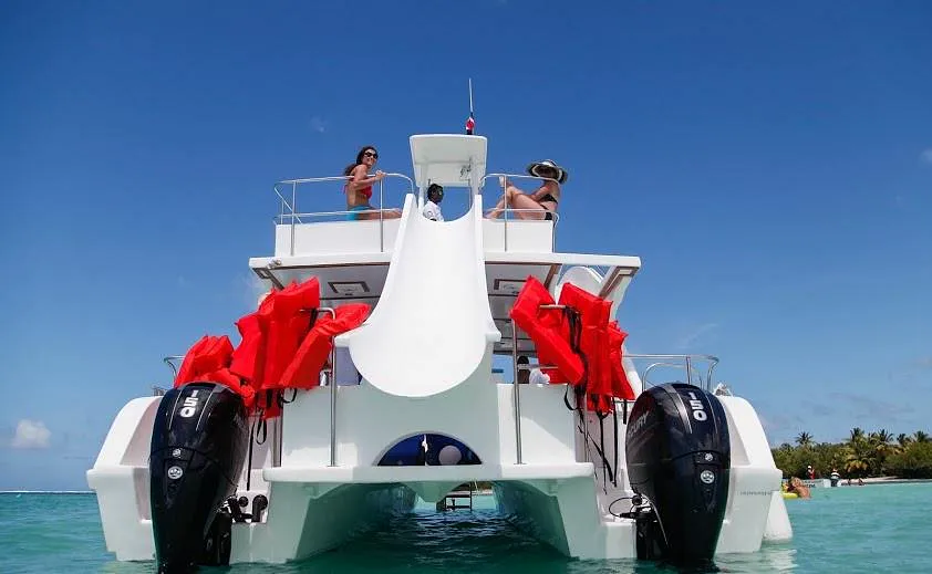 Party Boat Privado - Celebración exclusiva en catamarán