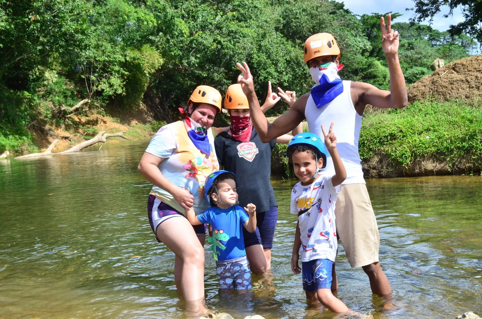 Rancho Tuko Adventure Park - tirolesas, caballos y río